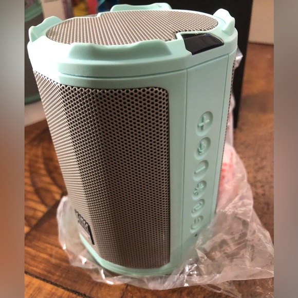 Altec Lansing HydraMotion Everything Proof Wireless Speaker in Mint Green - Picture 4 of 9
